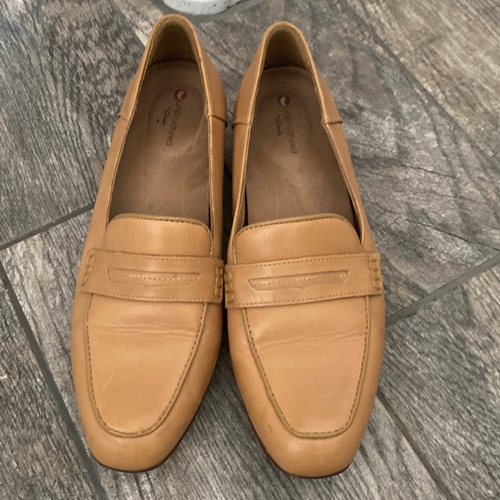 Unstructured by Clarks Loafer shoes. Tan color. Size 7